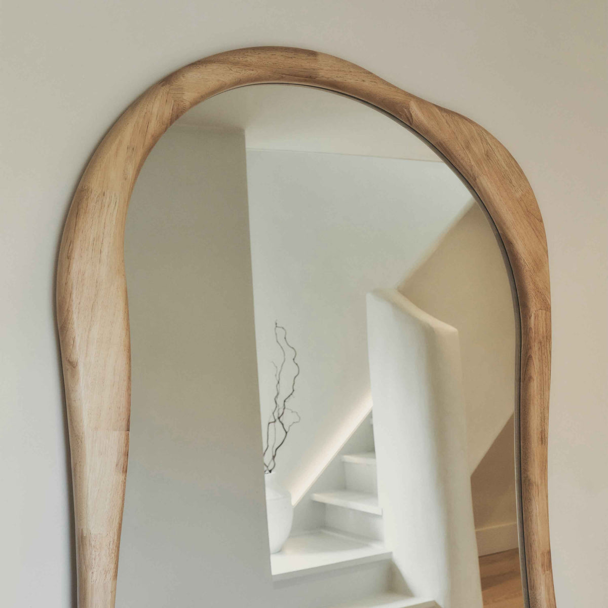 Arcurva - Miroir irrégulier extra grand pleine longueur en bois clair 190cm x 120cm