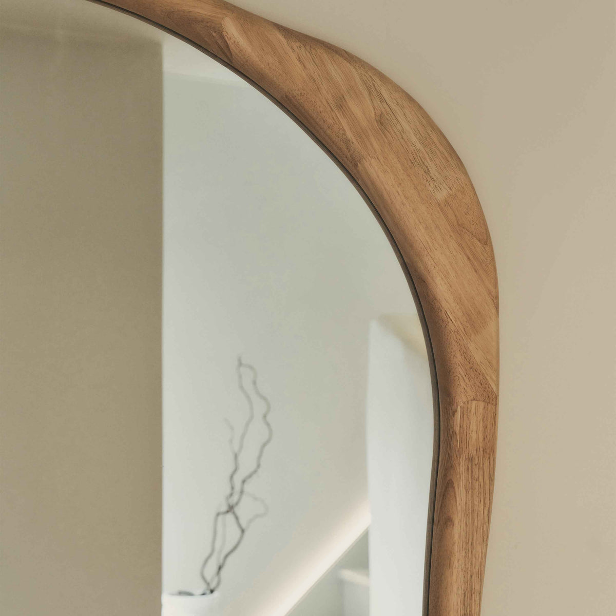 Arcurva - Miroir irrégulier extra grand pleine longueur en bois clair 190cm x 120cm