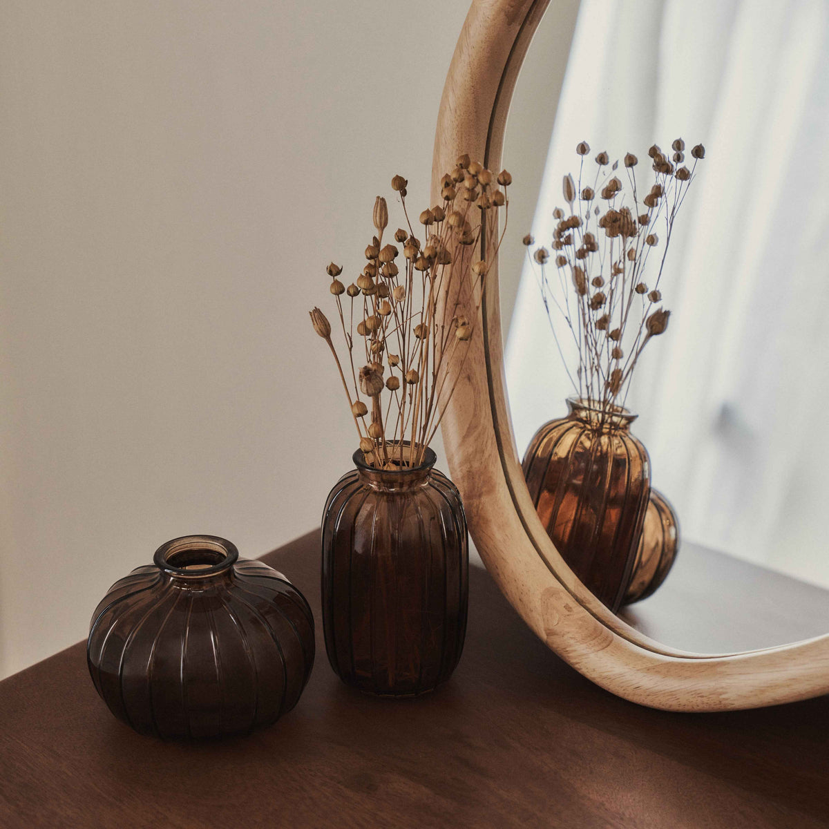 Aaliyah - Miroir mural irrégulier en bois clair 42 cm x 35 cm