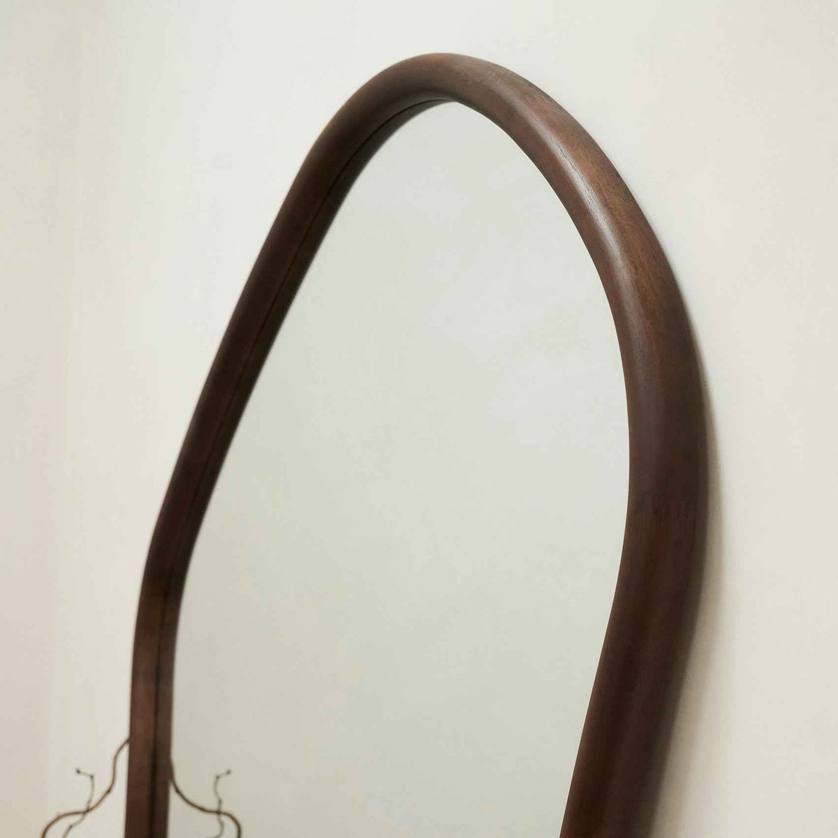 Aaliyah - Miroir irrégulier extra grand pleine longueur en bois foncé 180cm x 110cm