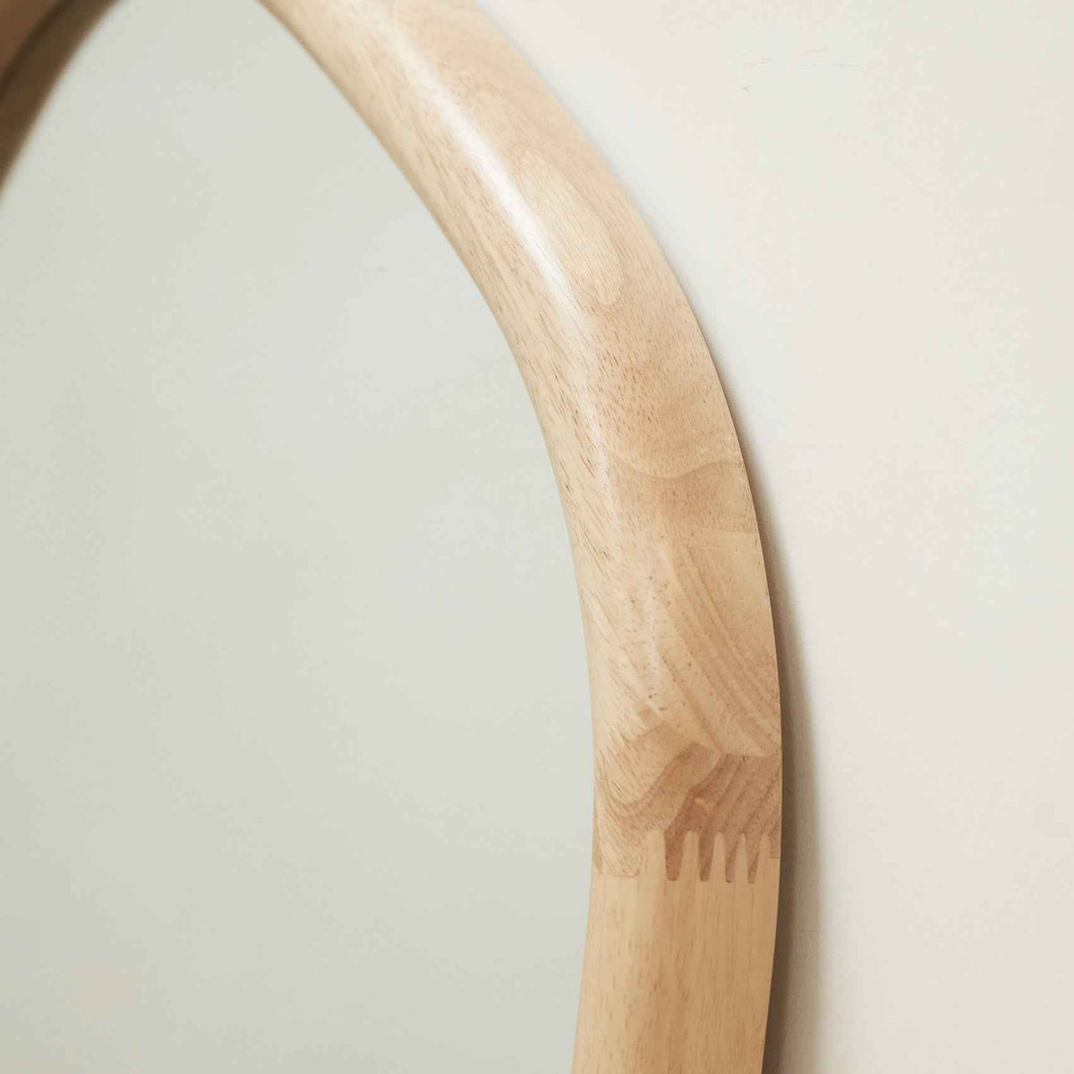 Aaliyah - Miroir irrégulier pleine longueur en bois clair 180 cm x 80 cm