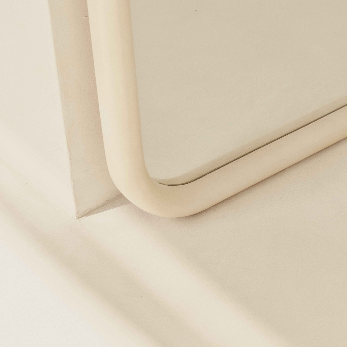 Amora - Miroir en béton arqué extra large pleine longueur 200 cm x 120 cm