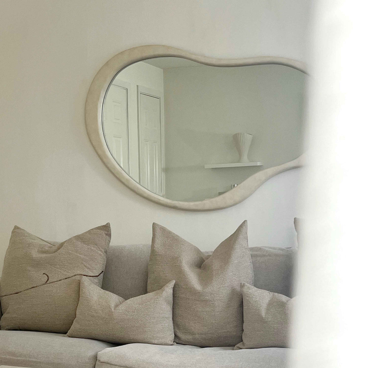 Arcurva - Grand Miroir Irrégulier en Béton pour Surcheminée 130cm x 80cm