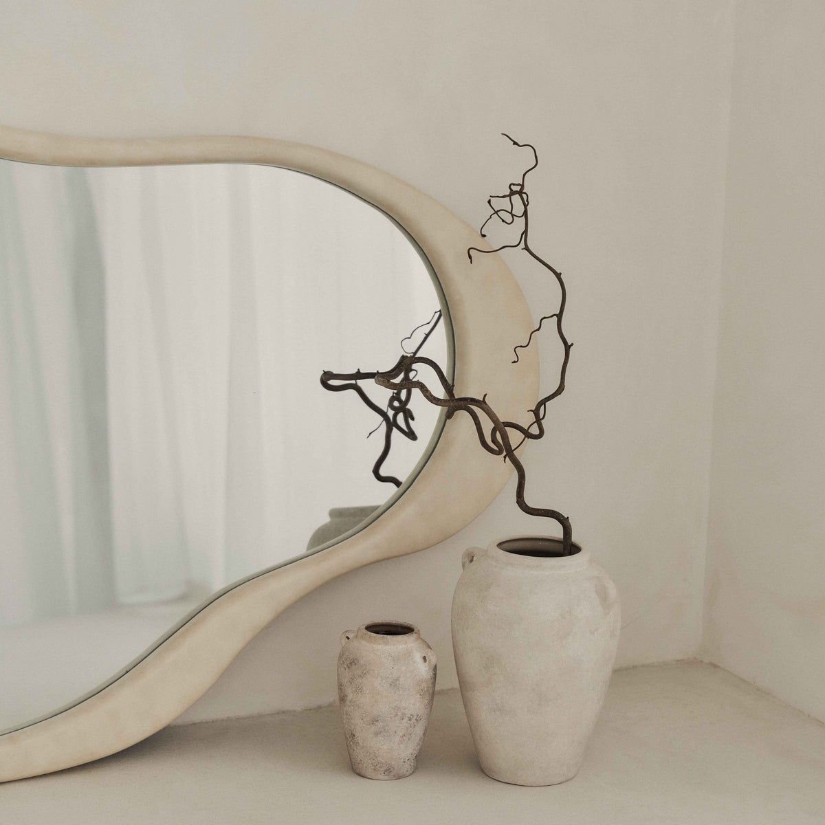 Arcurva - Grand Miroir Irrégulier en Béton pour Surcheminée 130cm x 80cm