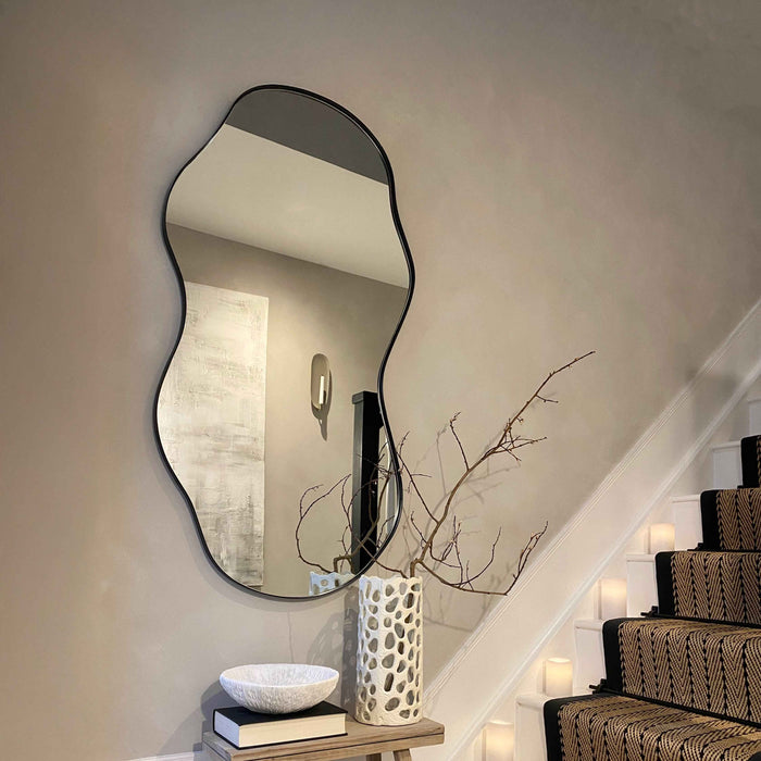 Ava - Miroir irrégulier en forme d'étang noir 125 cm x 65 cm