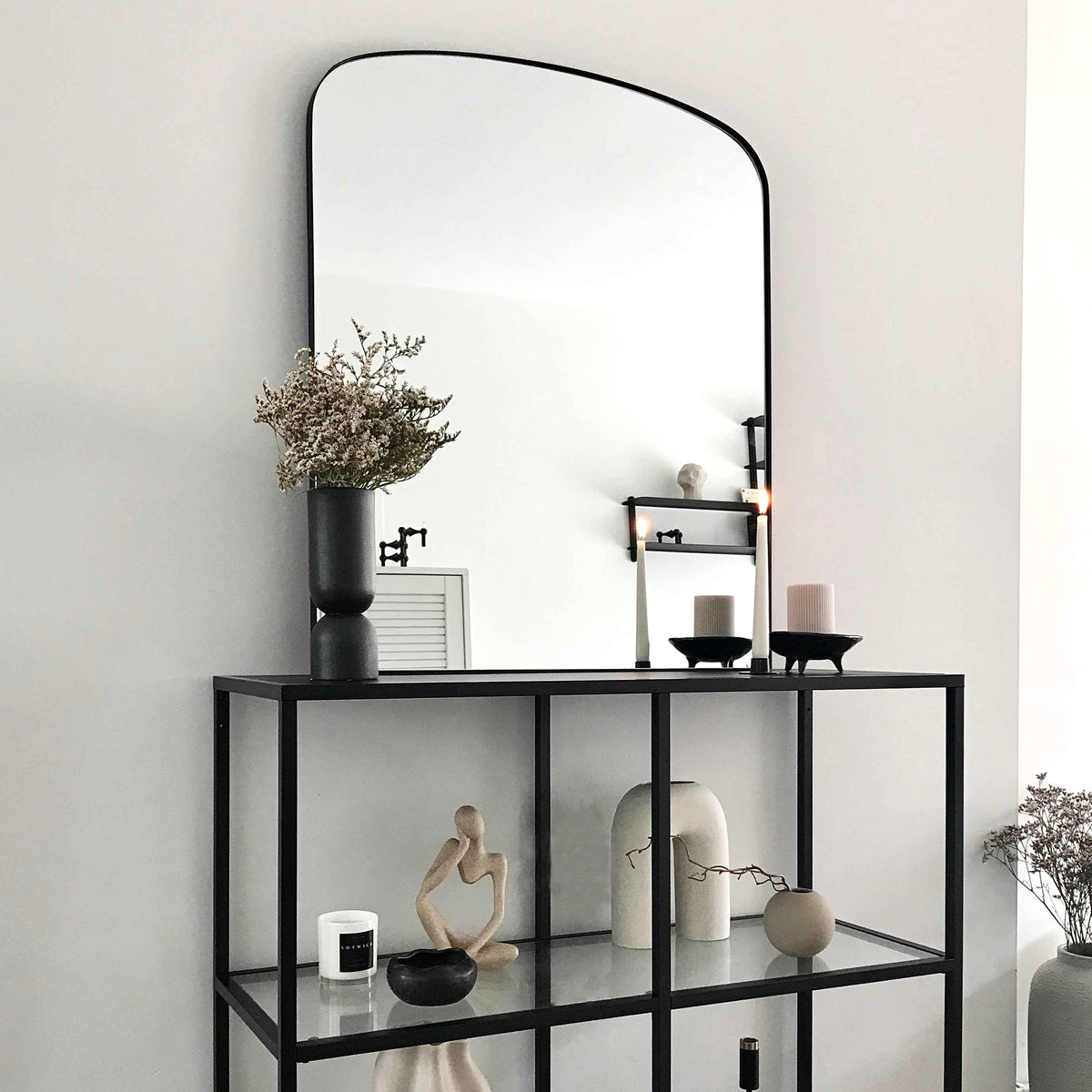 Bowness - Miroir Mural Métallique Contemporain Arqué Noir 90cm x 75cm