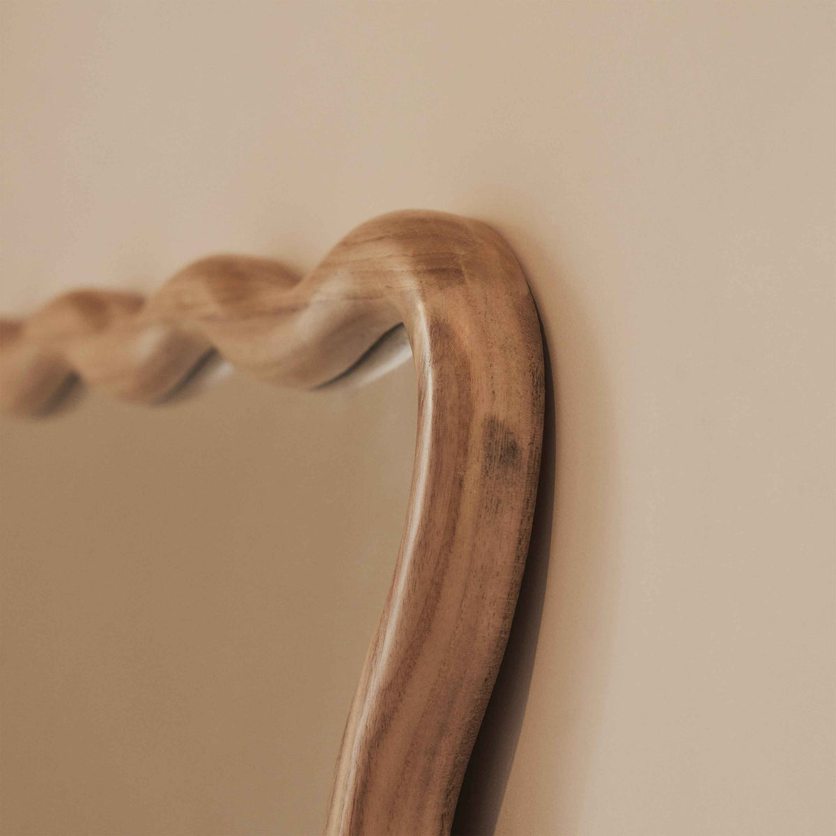 Marea - Miroir rétro ondulé en bois clair pleine longueur 170cm x 80cm