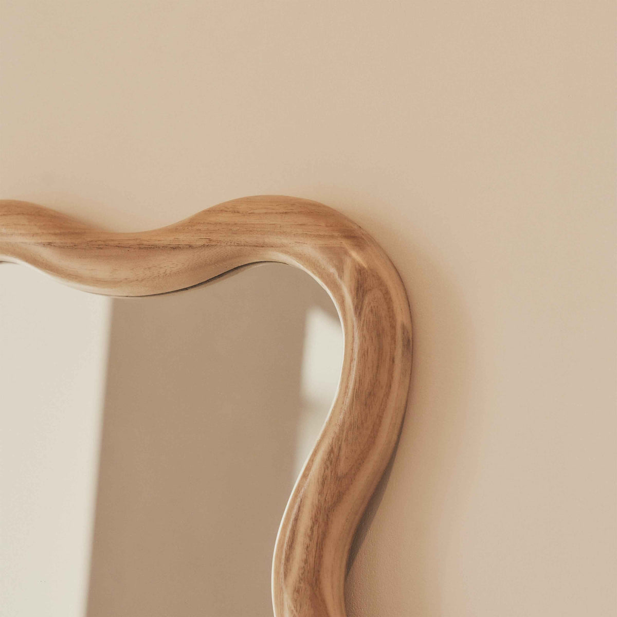 Marea - Miroir rétro ondulé en bois clair pleine longueur 170cm x 80cm
