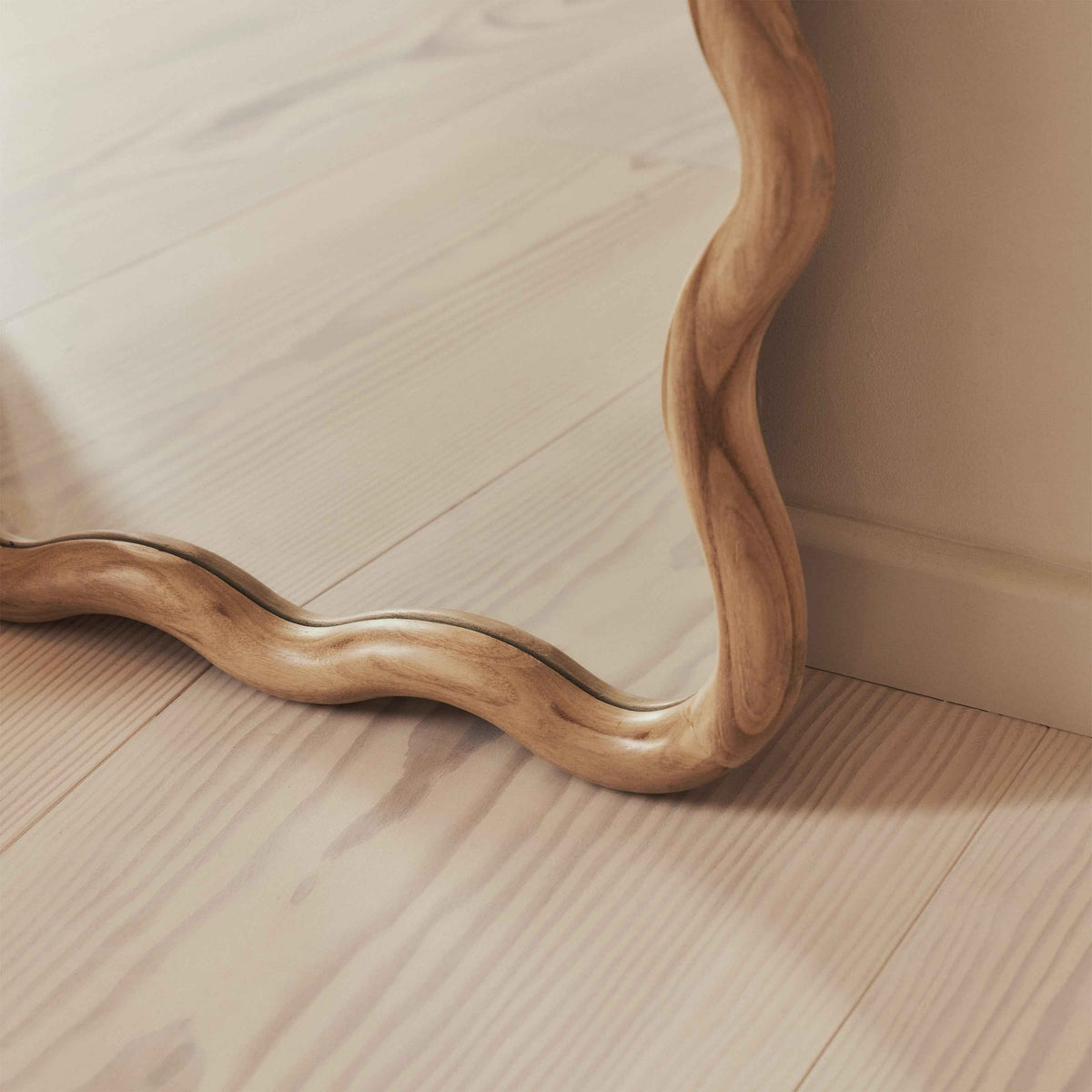 Marea - Miroir rétro ondulé en bois clair pleine longueur 170cm x 80cm