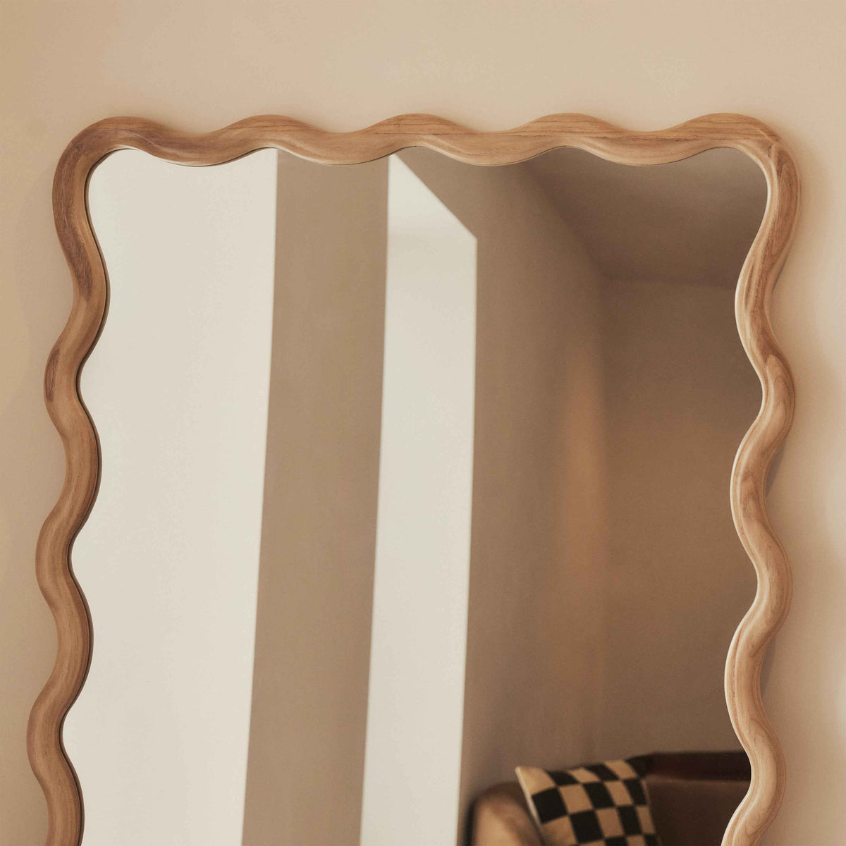Marea - Miroir rétro ondulé en bois clair pleine longueur 170cm x 80cm