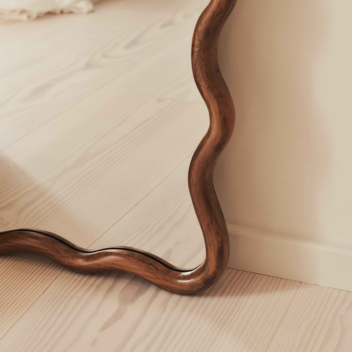 Marea - Miroir rétro ondulé en bois foncé, pleine longueur 170cm x 80cm