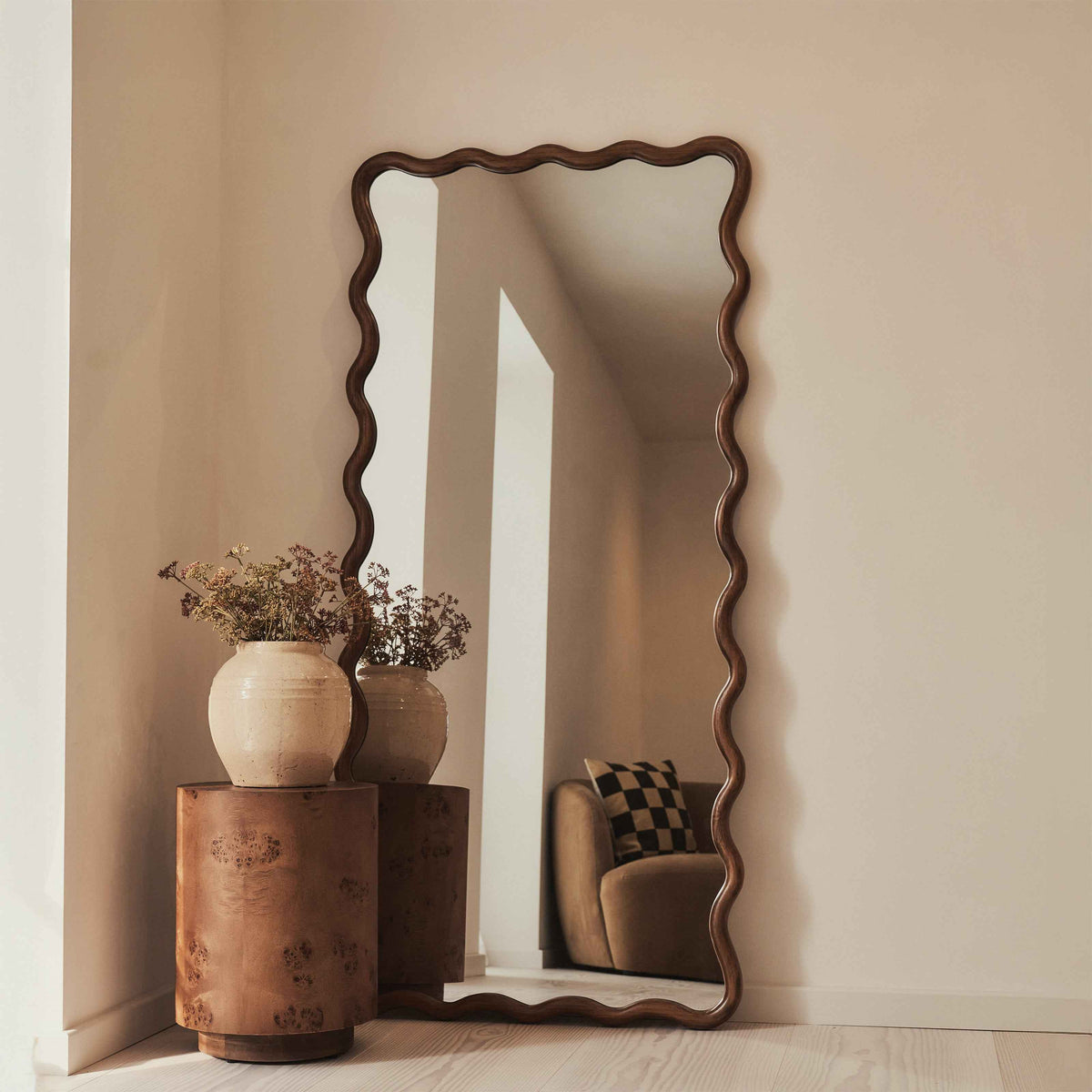 Marea - Miroir rétro ondulé en bois foncé, pleine longueur 170cm x 80cm