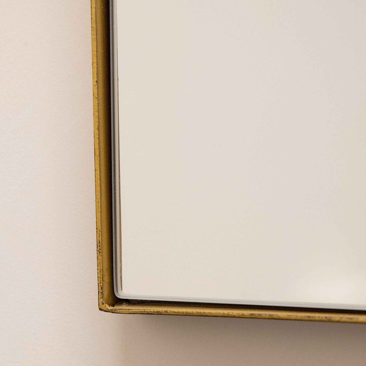 Theo - Grand miroir mural rectangulaire en métal doré 120 cm x 90 cm