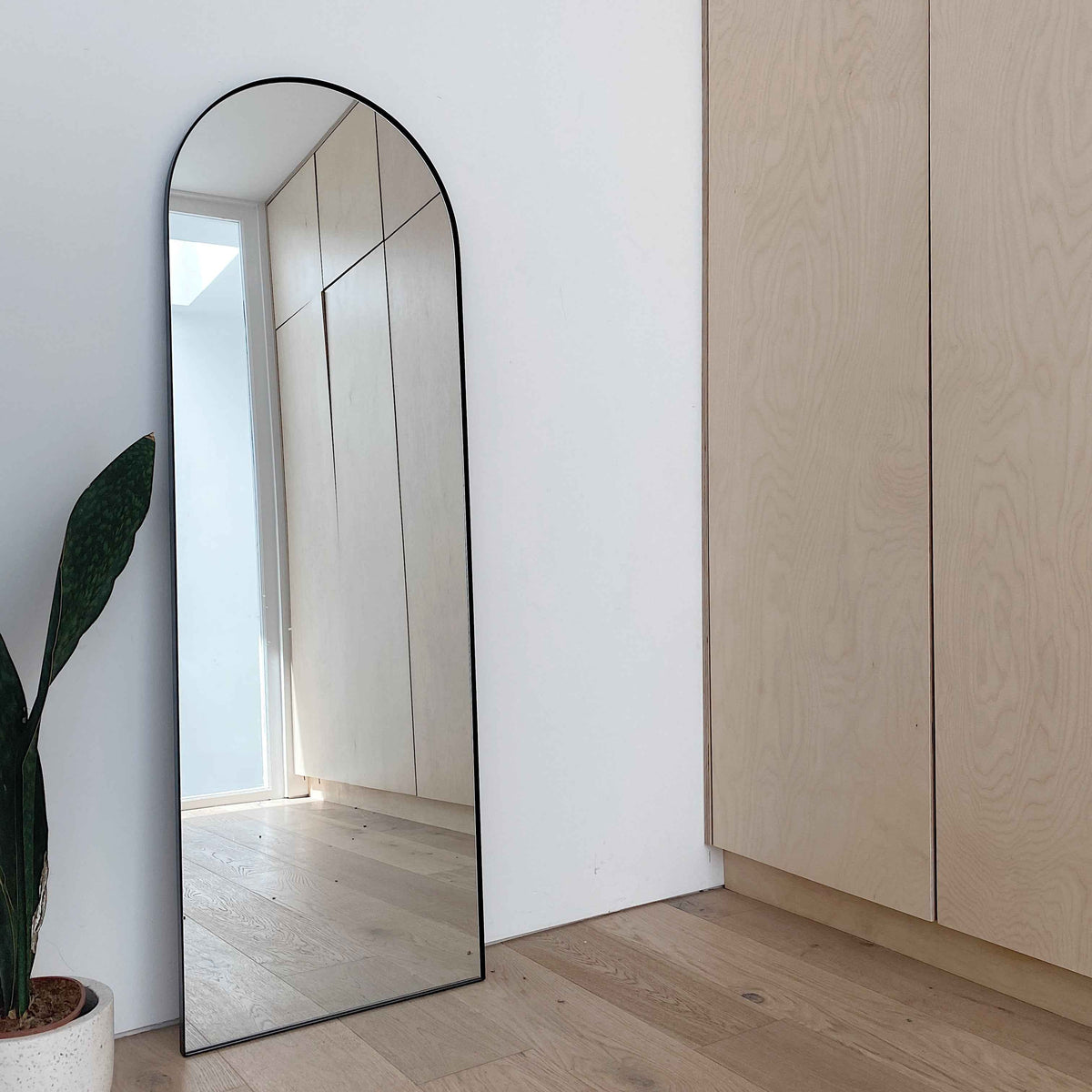Theo - Miroir Métallique Noir Arqué Grand Pleine Longueur 160cm x 50cm