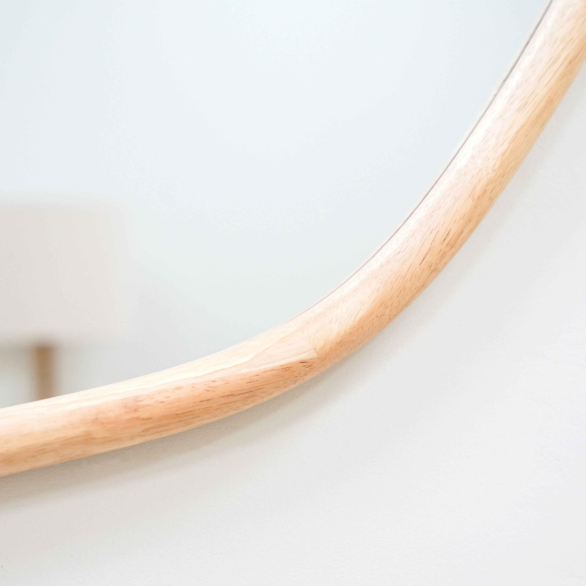 Aaliyah - Miroir mural irrégulier en bois clair 110 cm x 80 cm