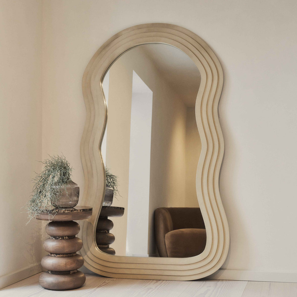Luciana - Miroir Extra Large en Béton Ondulé Pleine Longueur 180cm x 105cm