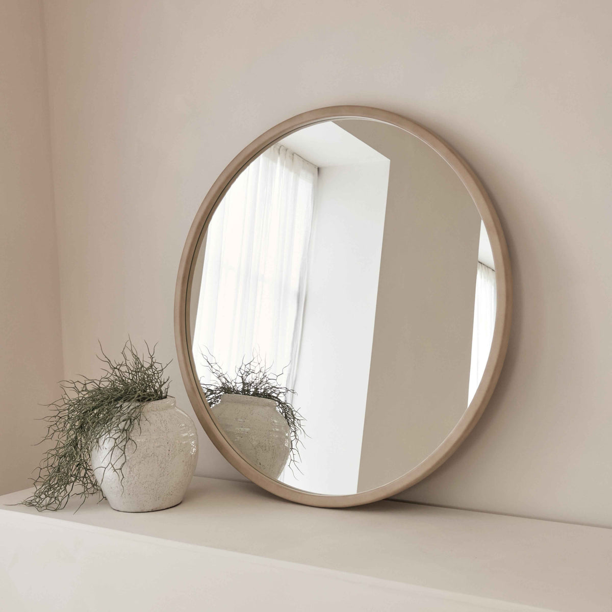 Arden - Grand miroir mural rond en béton et bois 90 cm x 90 cm