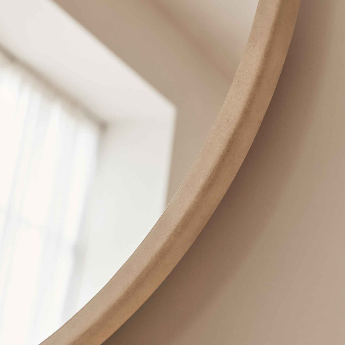 Arden - Grand miroir mural rond en béton et bois 90 cm x 90 cm