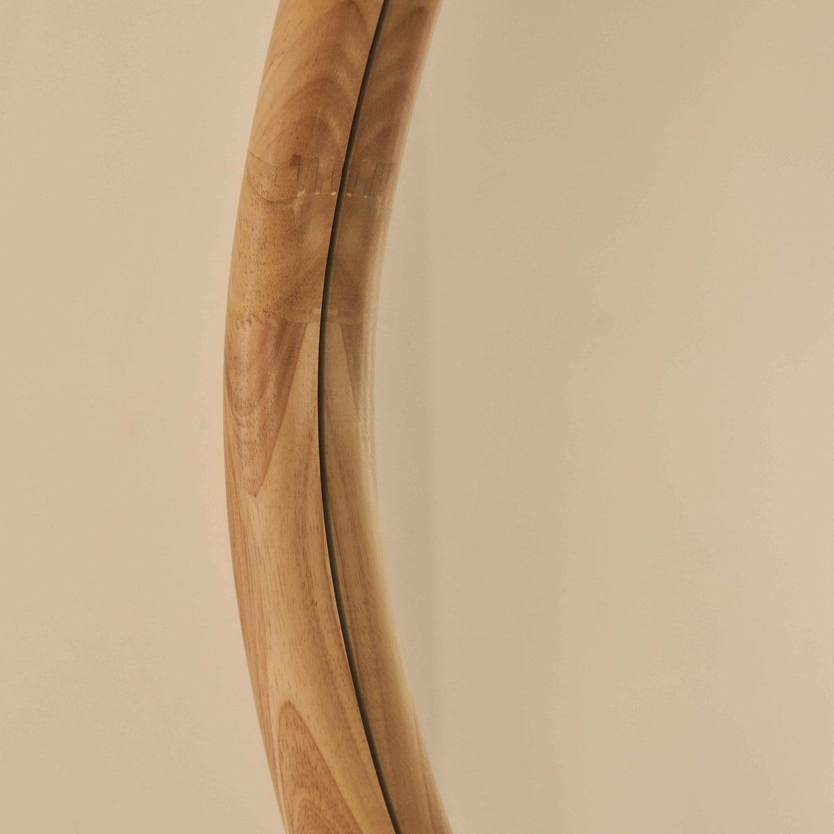 Aaliyah - Miroir mural irrégulier en bois clair 150 cm x 75 cm