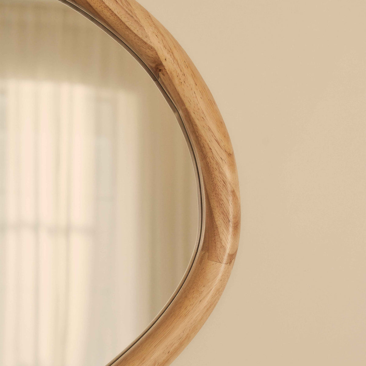 Aaliyah - Miroir mural irrégulier en bois clair 150 cm x 75 cm