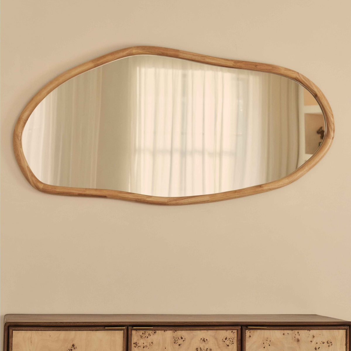 Aaliyah - Miroir mural irrégulier en bois clair 150 cm x 75 cm