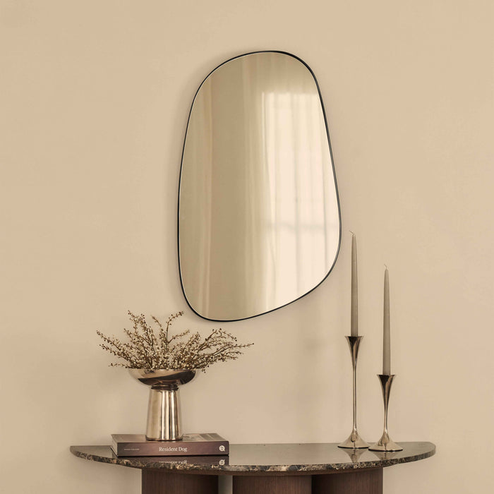 Ava - Miroir irrégulier en forme de pierre noire 75 cm x 45 cm