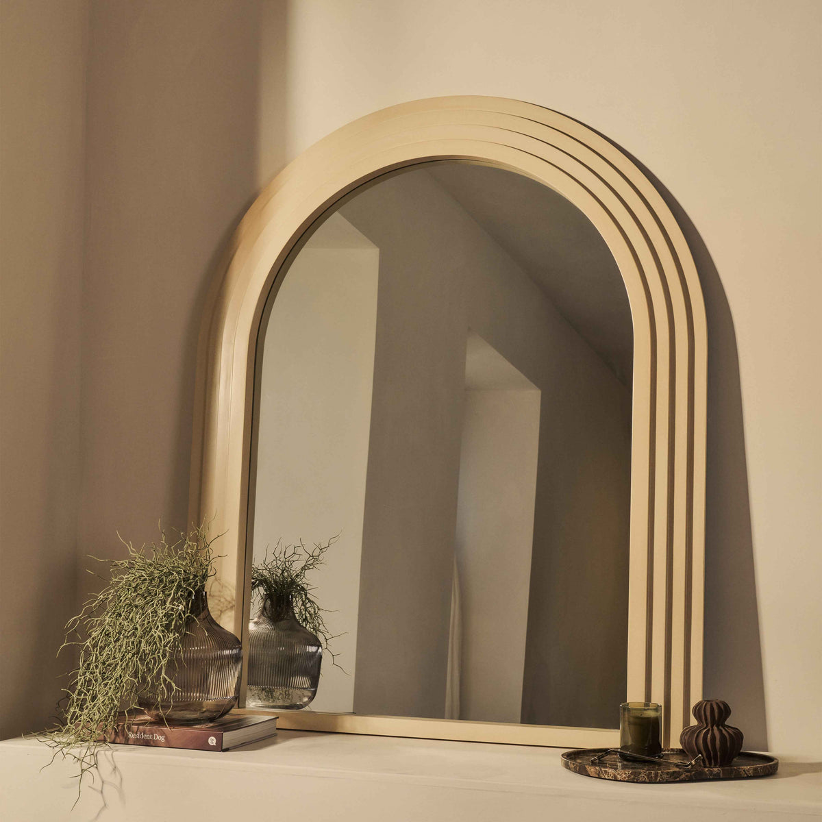 Luciana - Miroir de Cheminée Arqué en Béton 120cm x 100cm