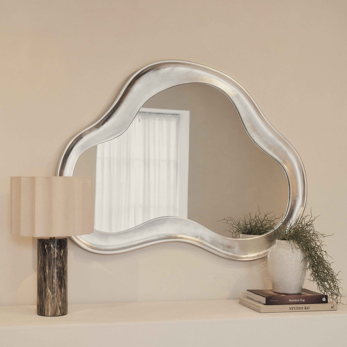 Riva - Miroir irrégulier en forme d'étang brossé chrome 98cm x 89cm