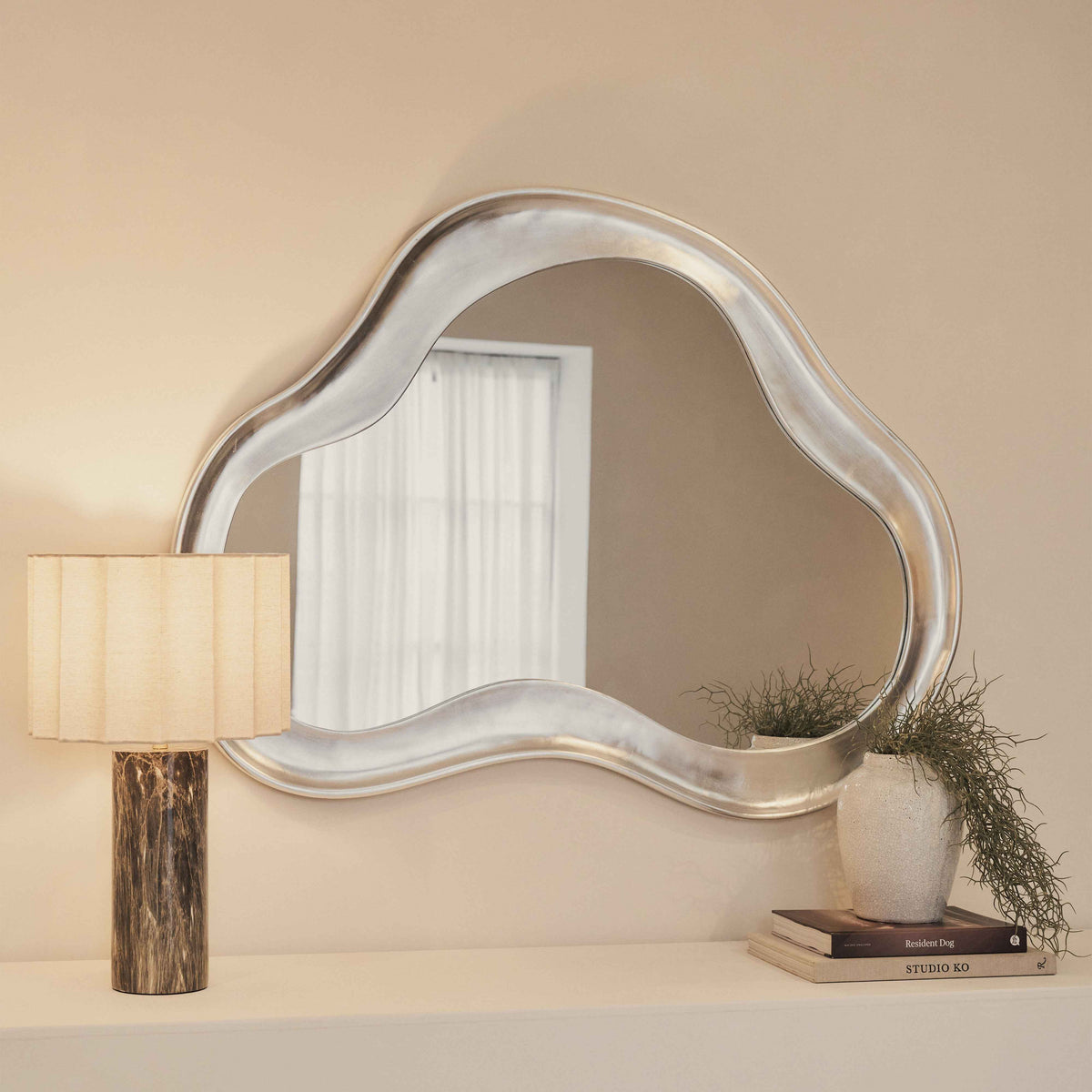 Riva - Miroir irrégulier en forme d'étang brossé chrome 98cm x 89cm