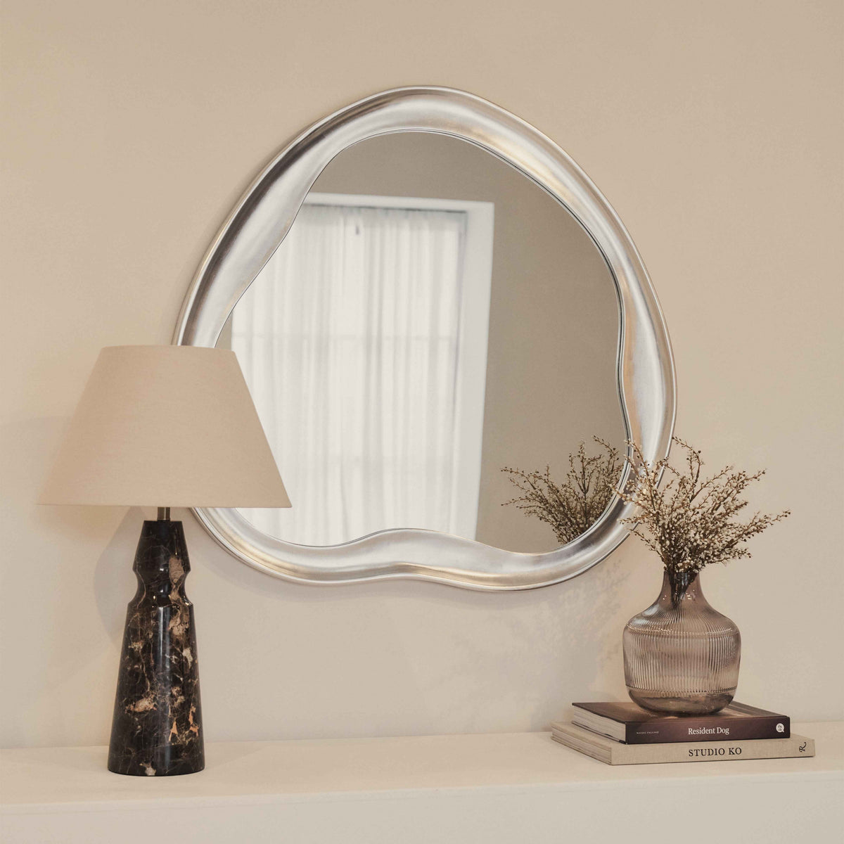 Riva - Miroir irrégulier en forme d'étang brossé chrome 90 cm x 85 cm