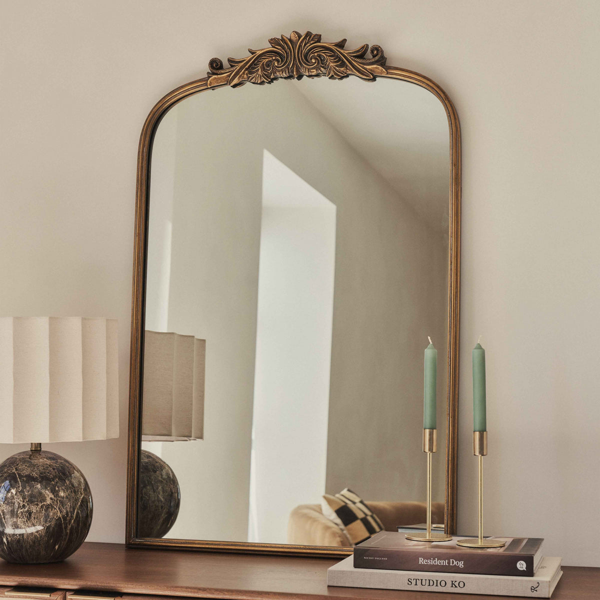 Amelia - Miroir Portrait Métallique Arqué Doré 100cm x 64cm