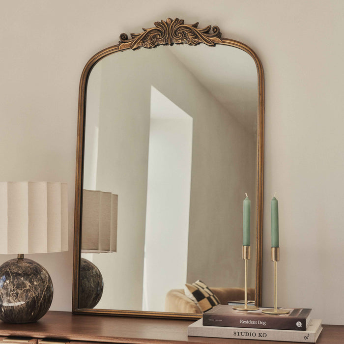 Amelia - Miroir Portrait Métallique Arqué Doré 100cm x 64cm