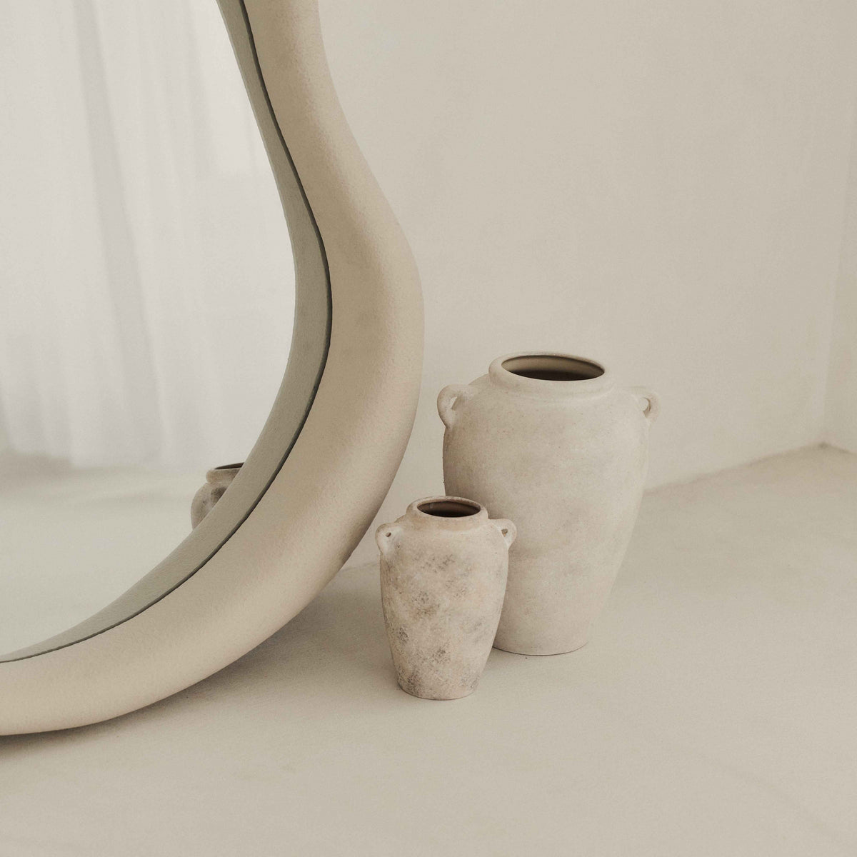 Wabi-Sabi - Miroir mural irrégulier en béton 80cm x 72cm