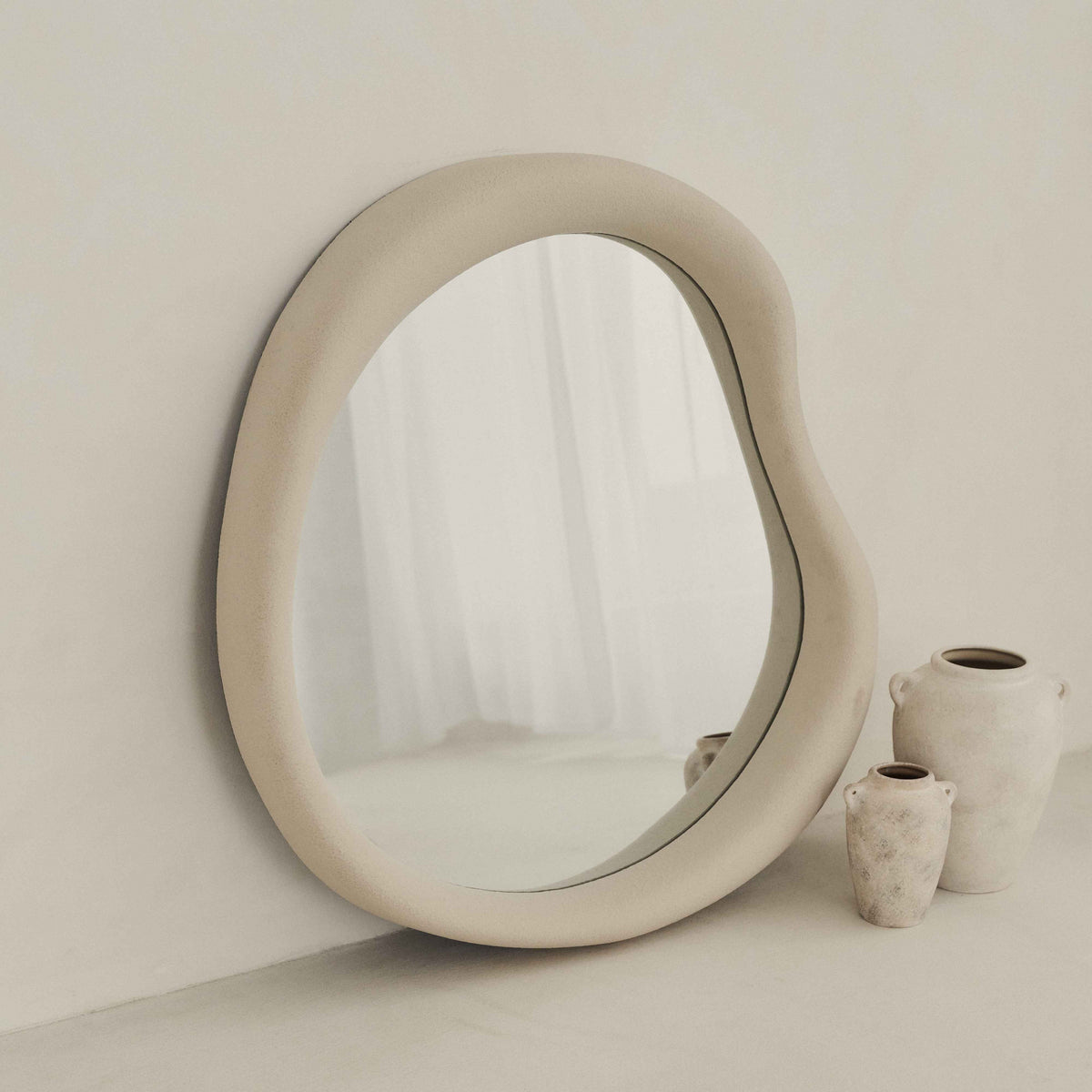 Wabi-Sabi - Miroir mural irrégulier en béton 80cm x 72cm