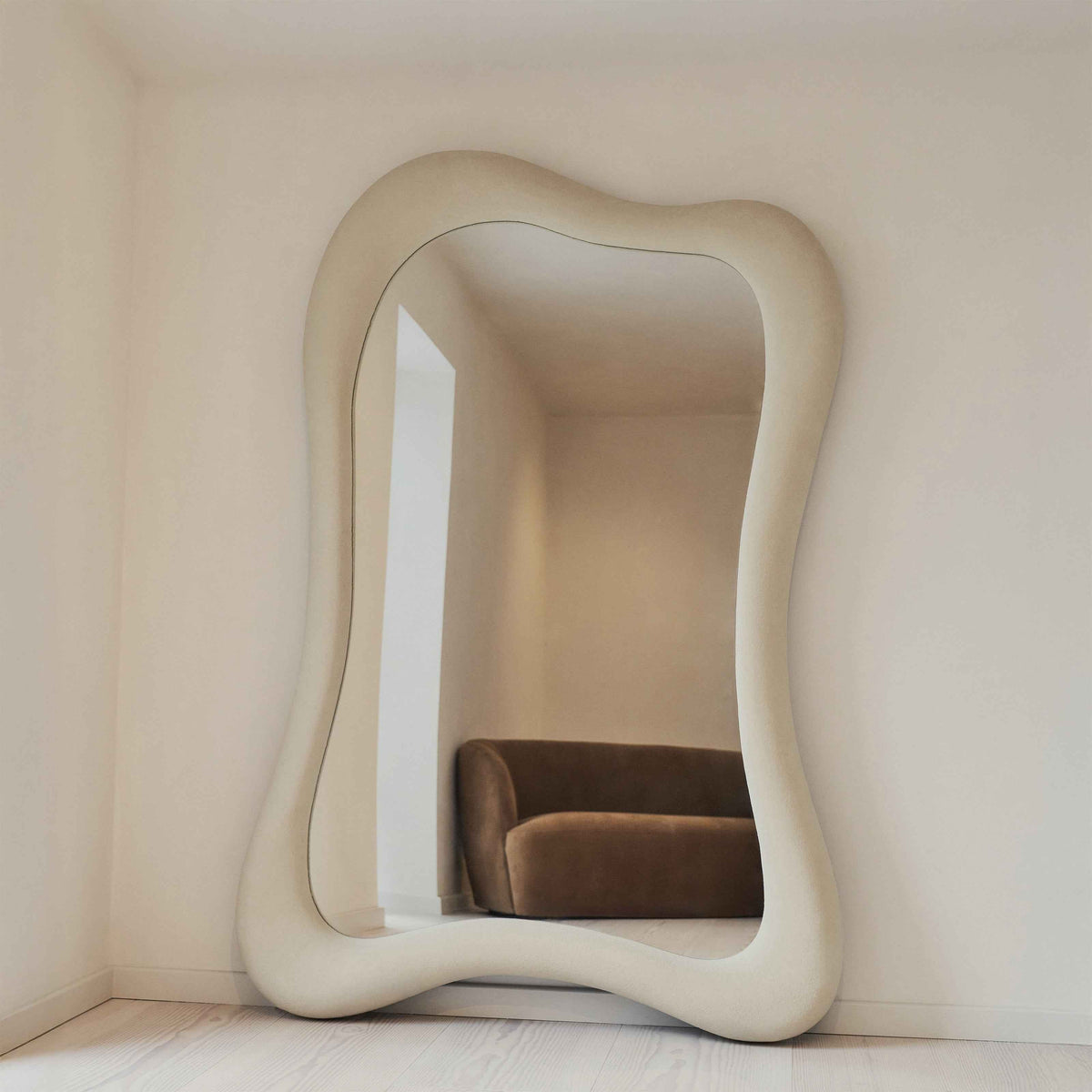 Wabi-Sabi - Miroir irrégulier en béton extra grand pleine longueur 190cm x 130cm