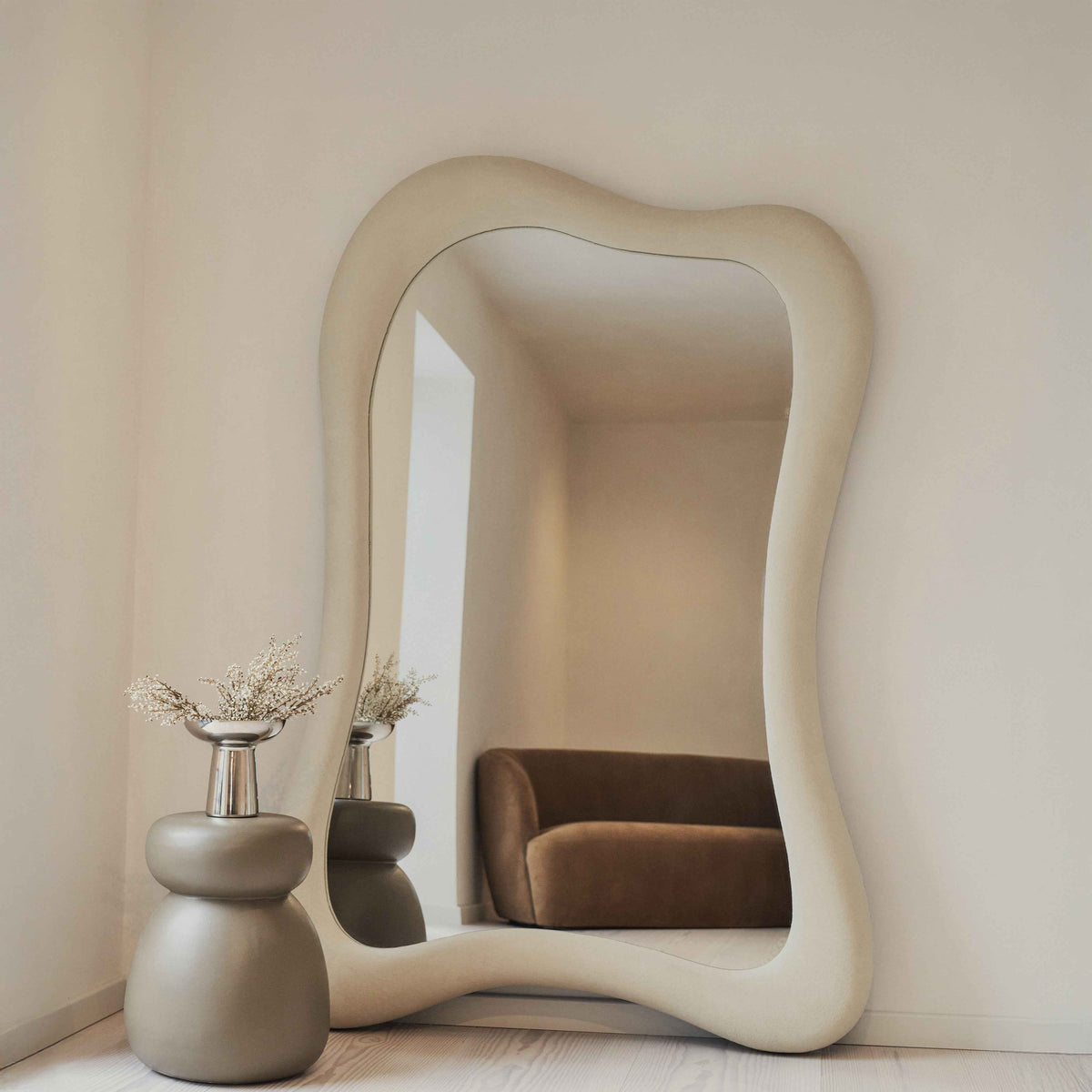 Wabi-Sabi - Miroir irrégulier en béton extra grand pleine longueur 190cm x 130cm