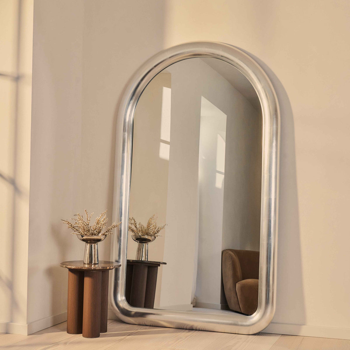 Obsidian - Miroir Extra Large Arqué Pleine Longueur Chrome Brossé 200cm x 120cm
